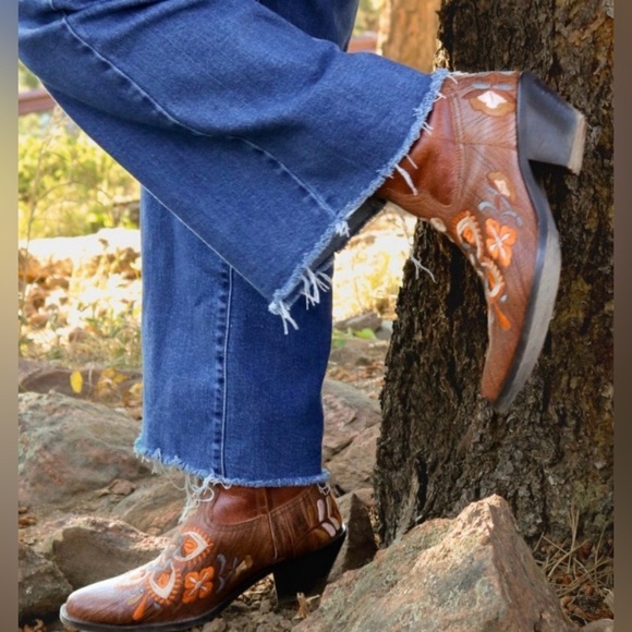DIBA TRUE Cains Ville Embroidered Western Boot (Women) Size 6:5 - Picture 2 of 11